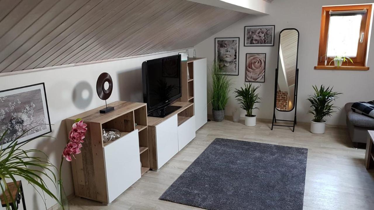 Kleine Gemuetliche Mansardenwohnung Im Suedosten Muenchens Assling Exterior photo