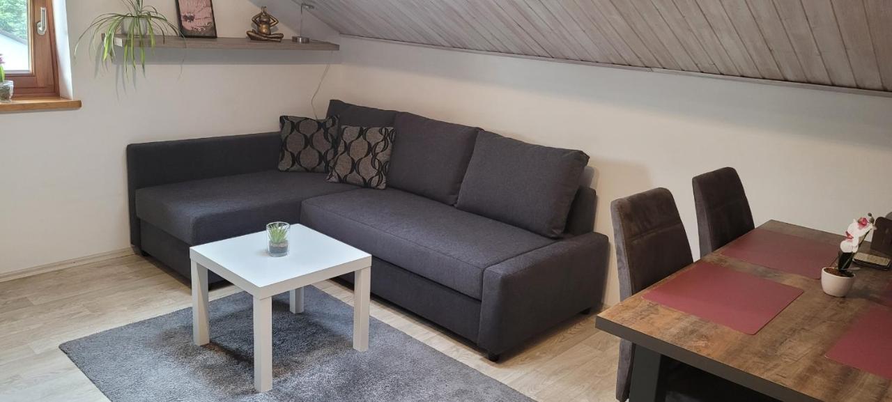 Kleine Gemuetliche Mansardenwohnung Im Suedosten Muenchens Assling Exterior photo